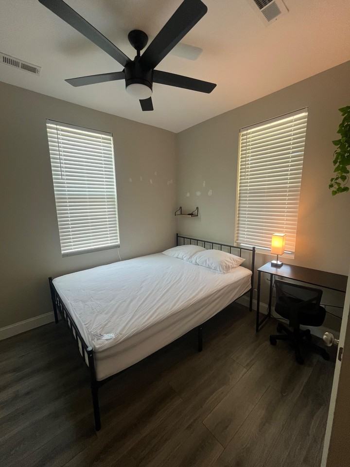 Grindon Ave - Photo 3 of 13