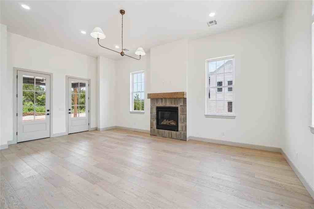 18835 18835 Selah Way - Photo 5 of 46