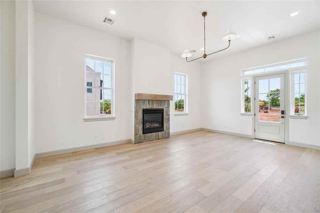 18835 18835 Selah Way - Photo 7 of 46