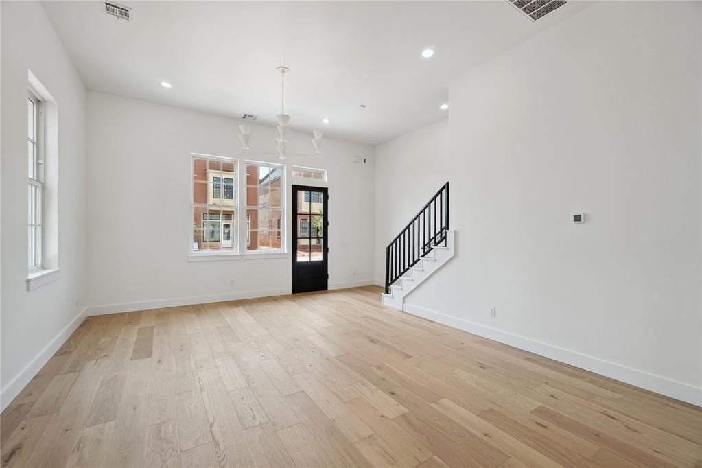 18821 18821 Selah Way - Photo 5 of 33