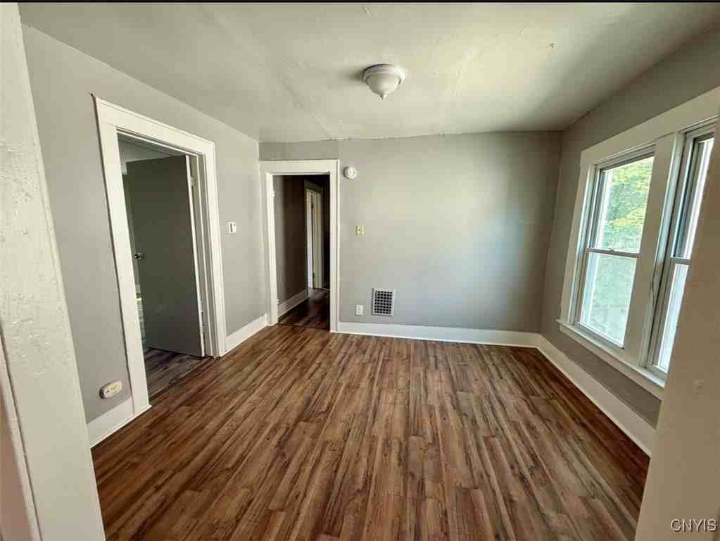 505 Hudson St - Photo 3 of 9