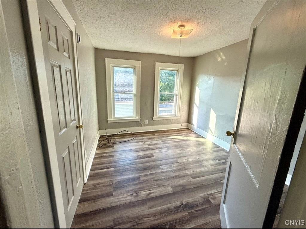 505 Hudson St - Photo 5 of 9