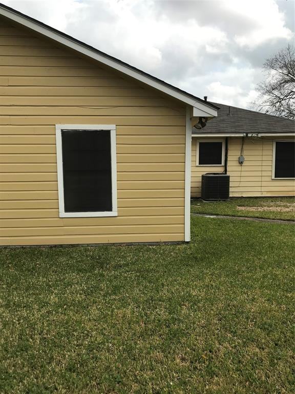 1706 Gellhorn Dr - Photo 2 of 8