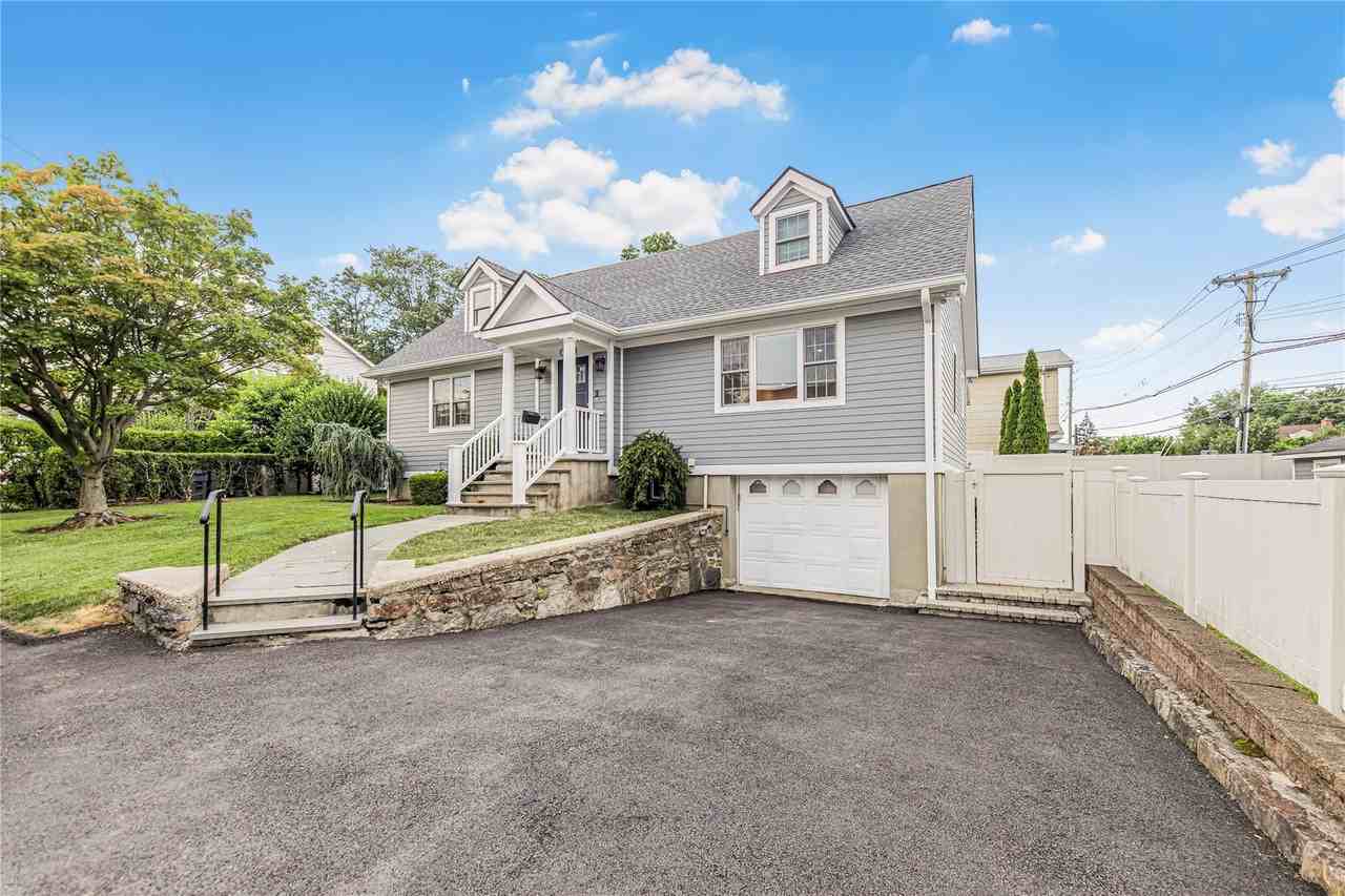 111 Frank Ave - Photo 2 of 20