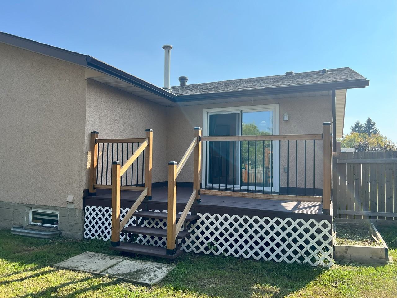 11736 152b Ave NW - Photo 2 of 16