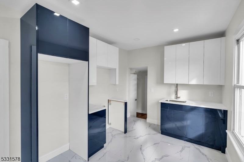 773 West Grand Avenue - Photo 4 of 10