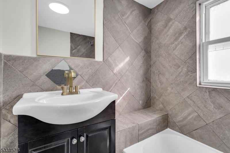 773 West Grand Avenue - Photo 7 of 10