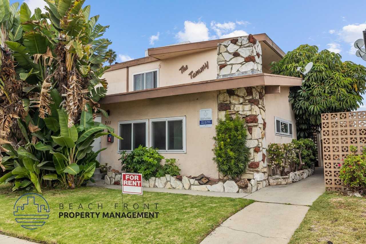 211 E. Tamarack Ave. - Photo 2 of 15