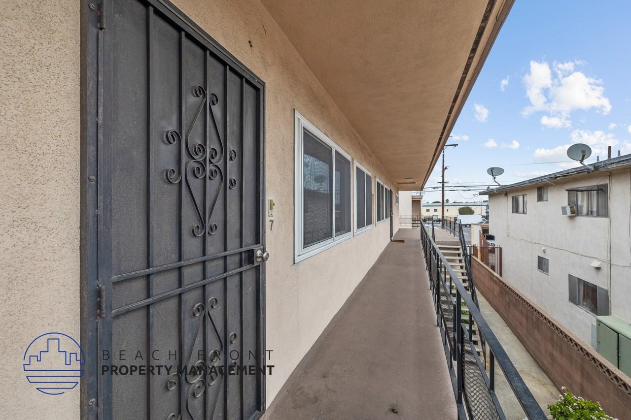 211 E. Tamarack Ave. - Photo 7 of 15