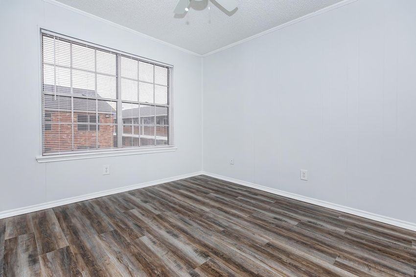 Oaks at Mustang - Photo 7 of 26