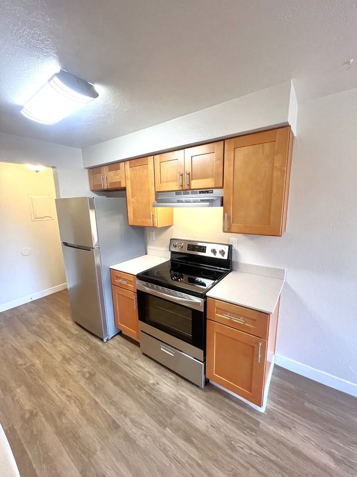 Laurel Park Apartments - Photo 3 of 21