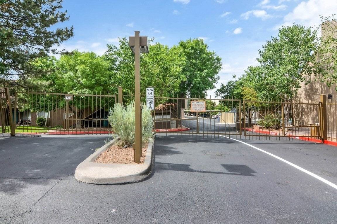 Las Kivas - Photo 3 of 24