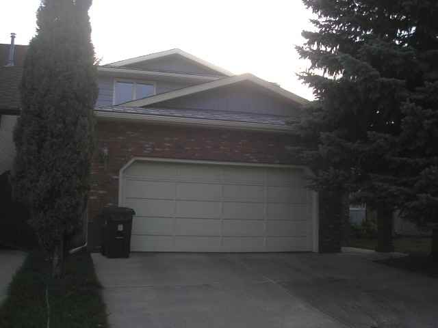 23 Deer Bay SE - Photo 2 of 17