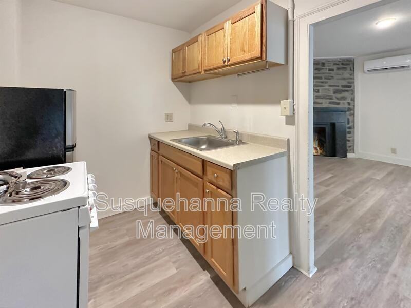 520 W Main St #1stFL - Photo 4 of 15