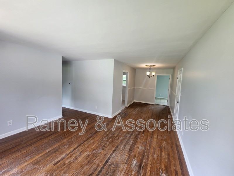 6126 Middlerose Cir - Photo 2 of 22