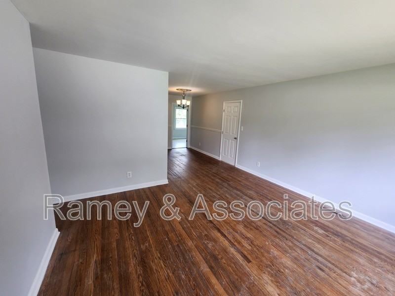 6126 Middlerose Cir - Photo 3 of 22