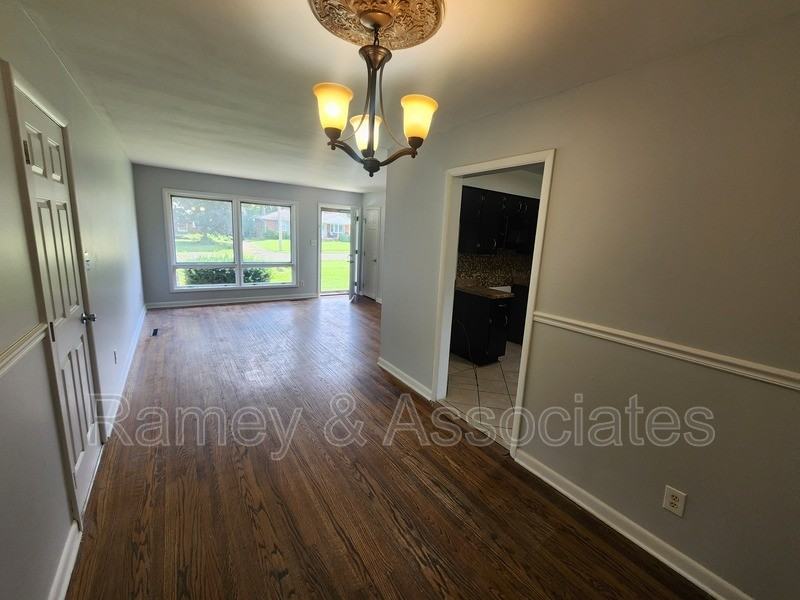 6126 Middlerose Cir - Photo 5 of 22