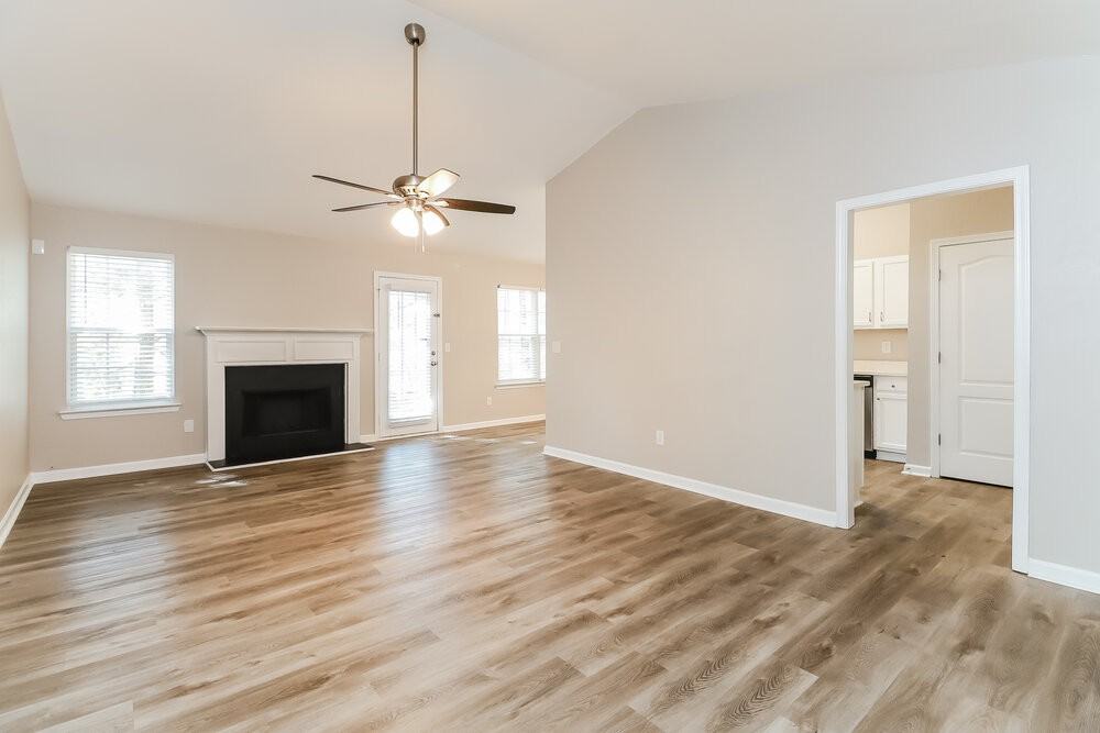 310 Lakeside Pt - Photo 4 of 16