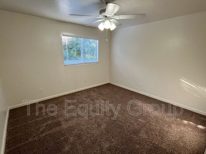 3926 W Meadow Ave - Photo 7 of 14