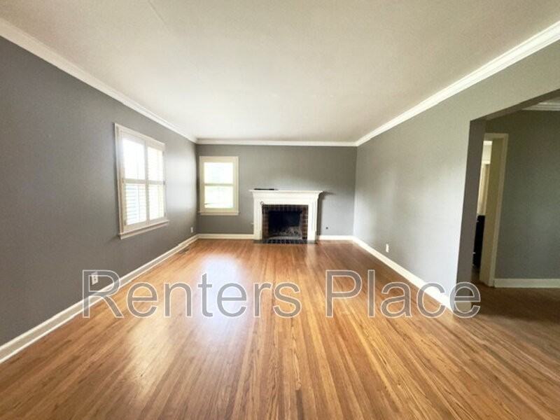 2127 S Delaware Ct - Photo 3 of 14