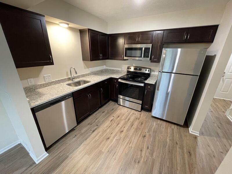 4757 Ledgewood Dr - Photo 3 of 10