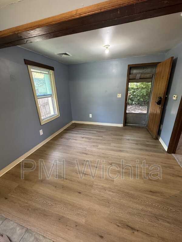 1939 N Fairview Ave - Photo 3 of 6