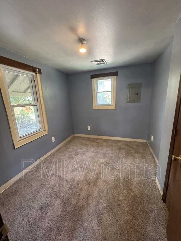 1939 N Fairview Ave - Photo 6 of 6