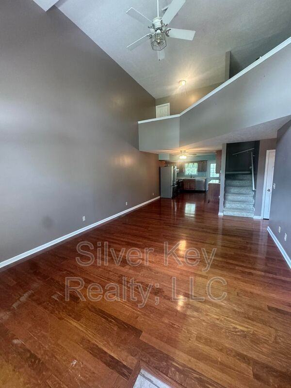 136 S Matlock Ave - Photo 3 of 23