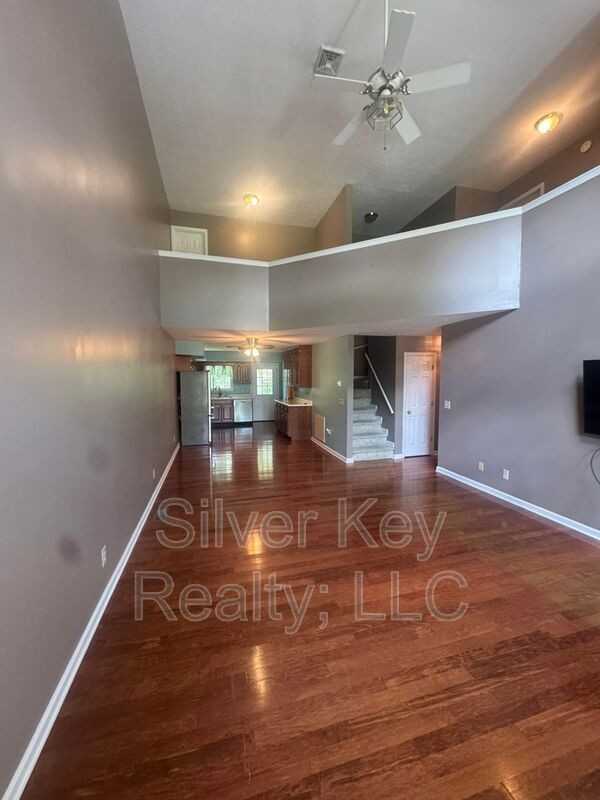136 S Matlock Ave - Photo 4 of 23