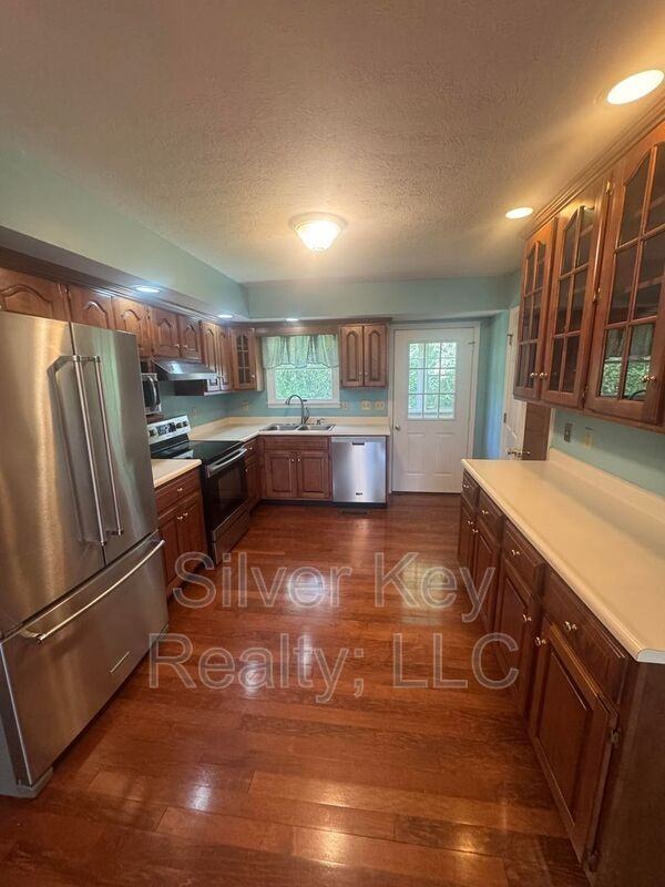 136 S Matlock Ave - Photo 5 of 23