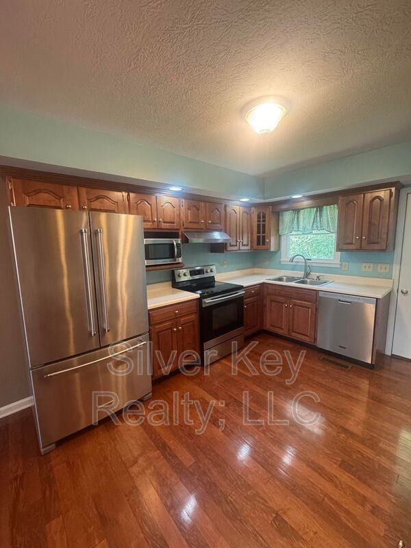 136 S Matlock Ave - Photo 6 of 23