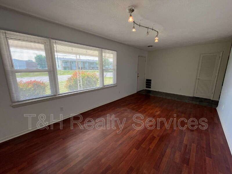 4406 S Madison Ave - Photo 3 of 23