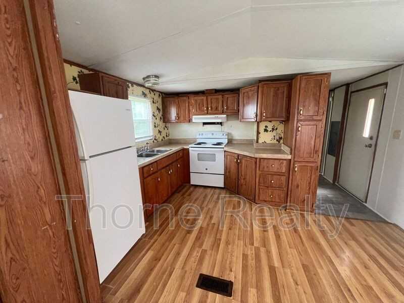 176 Matts Ln - Photo 2 of 12