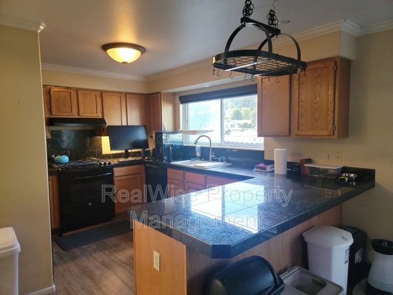 172 Ne Rifle Range St #9 - Photo 2 of 5