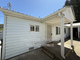 featured image of 203 S Pine St