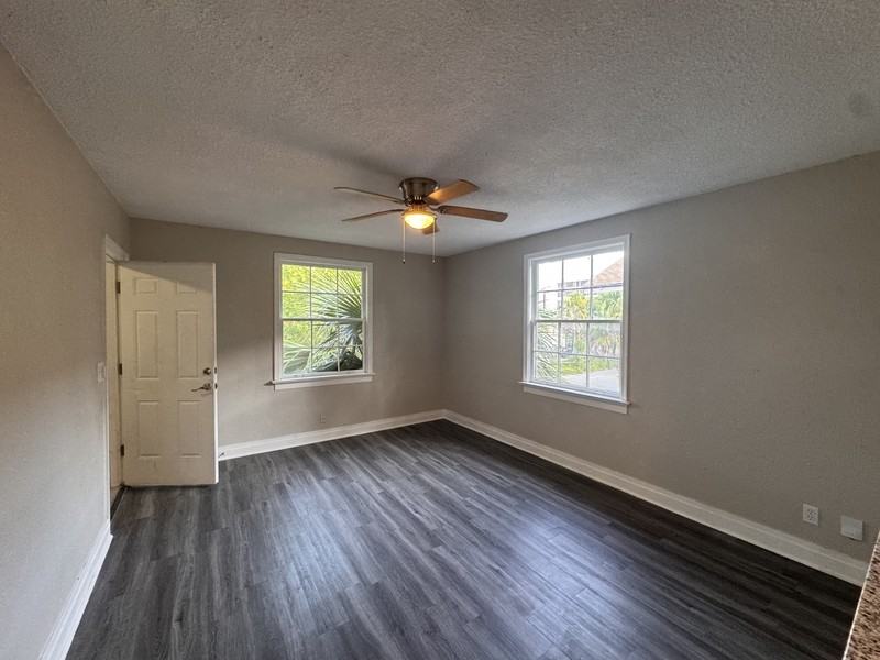 1715 Perry Street - Photo 4 of 11