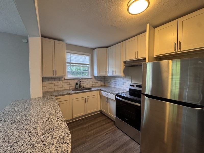 1715 Perry Street - Photo 5 of 11