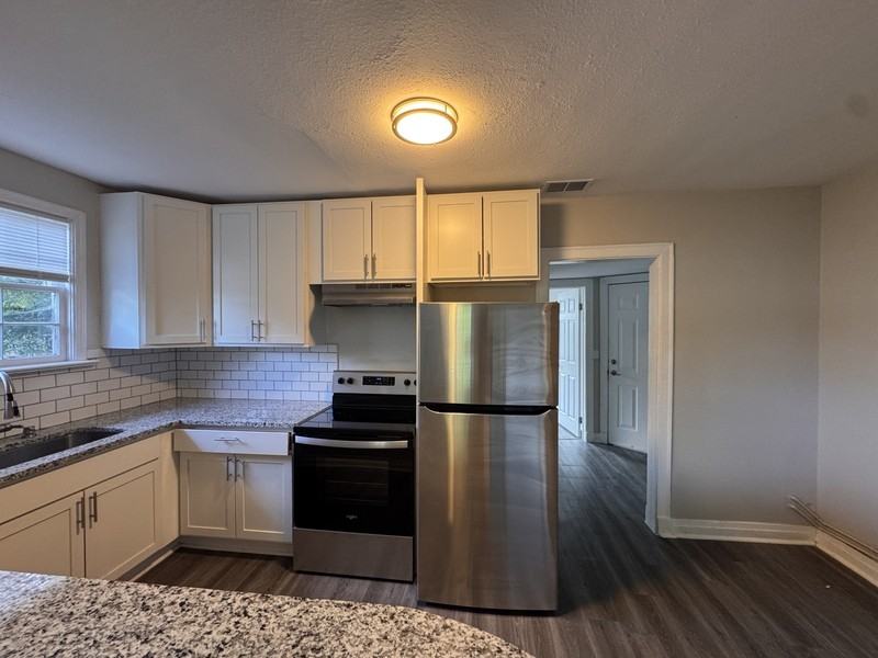 1715 Perry Street - Photo 6 of 11