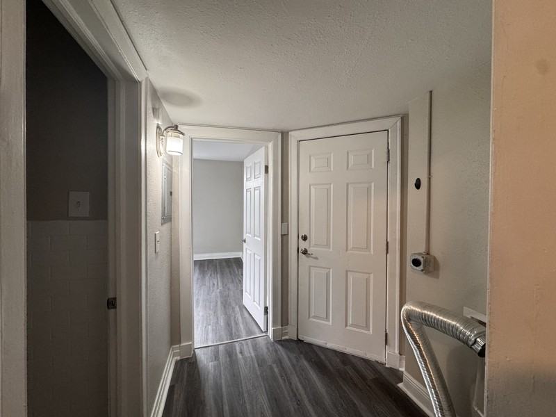 1715 Perry Street - Photo 7 of 11