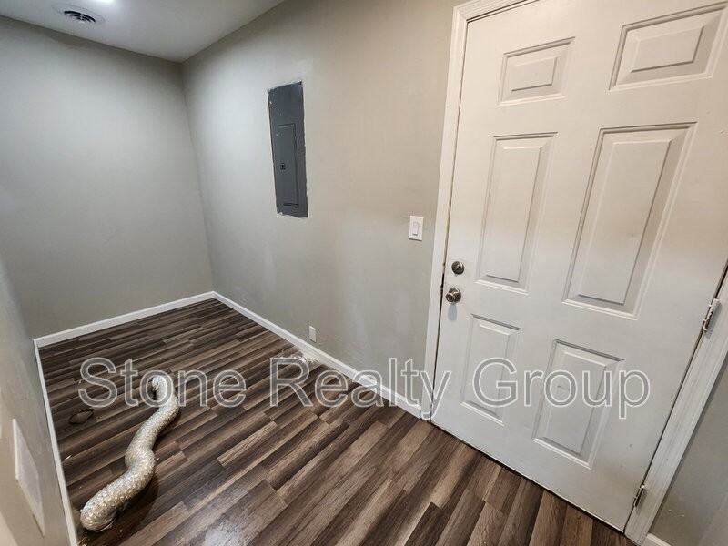 2707 Jefferson St - Photo 7 of 9