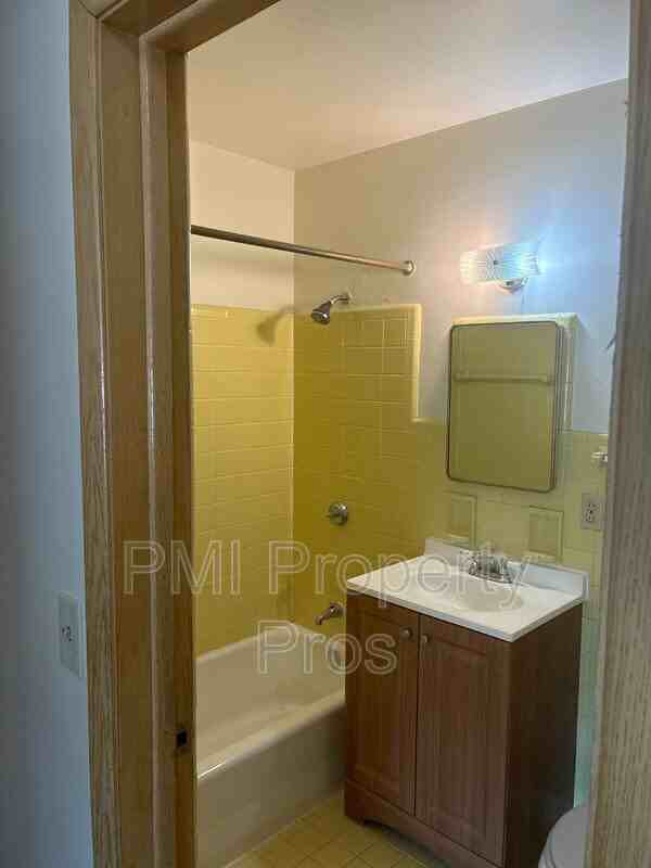 5624 W Burleigh St #7 - Photo 4 of 10