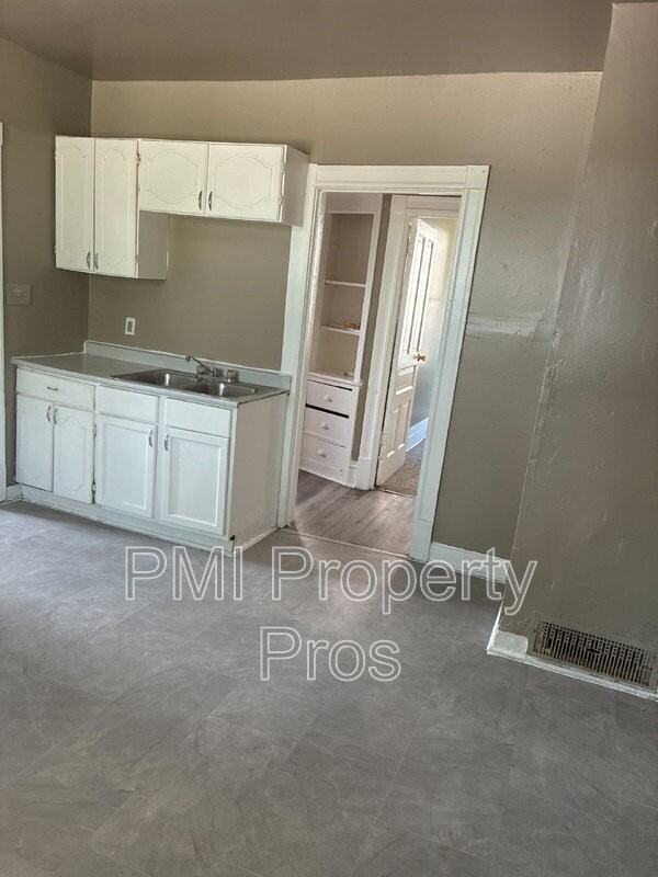 1413 N 37th St - Photo 2 of 9