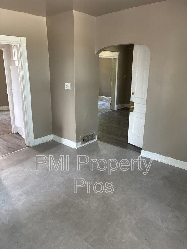 1413 N 37th St - Photo 3 of 9