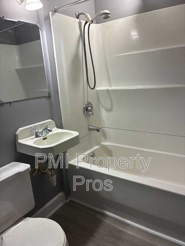 1562 S 7th St - Photo 2 of 7