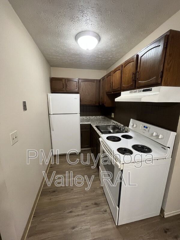 1588 Coventry St #4 - Photo 2 of 4