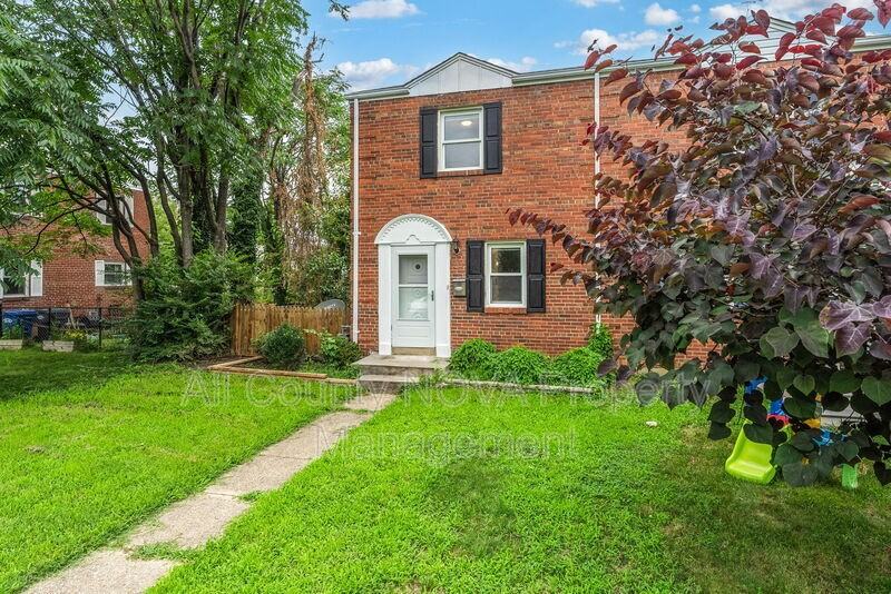 2236 Farrington Ave - Photo 3 of 28