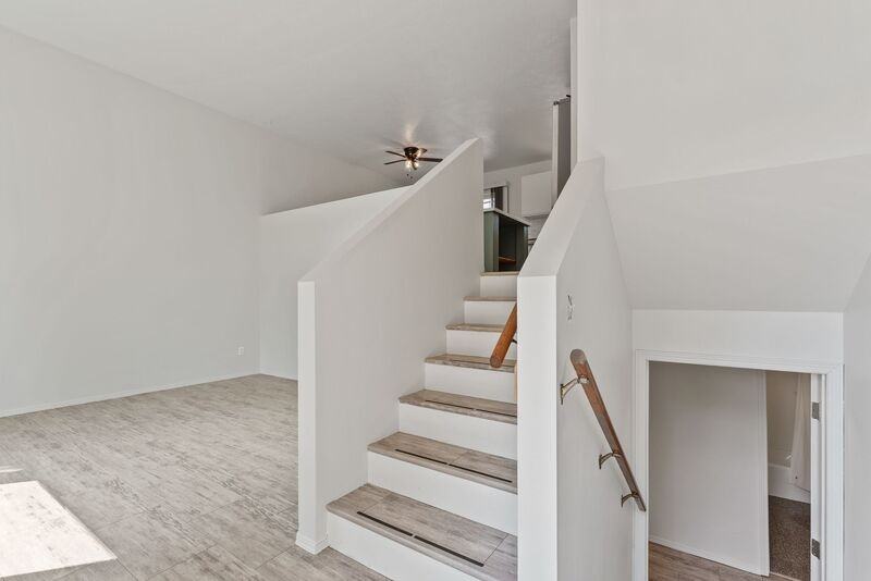 2721 E Longfellow Ave - Photo 2 of 28