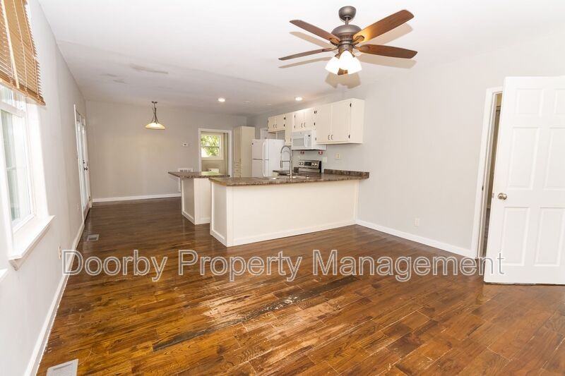 3498 Crompton St - Photo 2 of 16