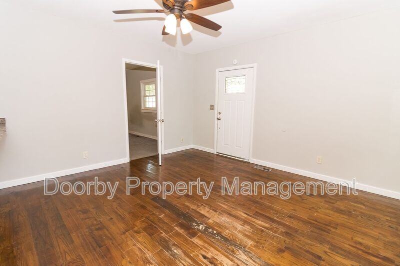 3498 Crompton St - Photo 3 of 16