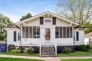 featured image of 842 Efird St